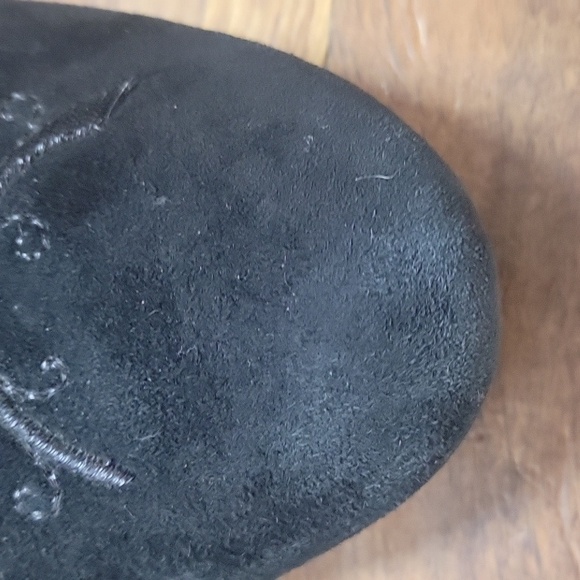 Vionic Women's Black Embroidered Slip-On Flats - Picture 7 of 12